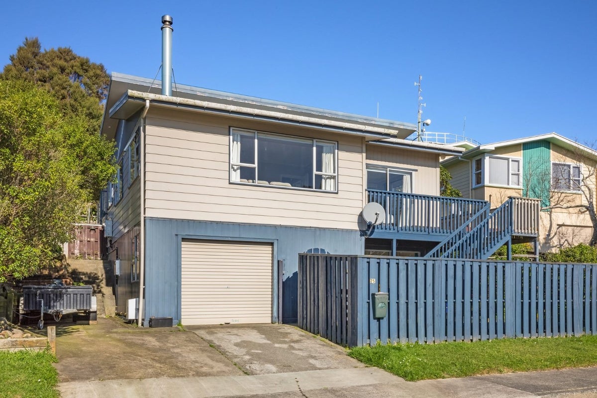 25 Robson Street, Stokes Valley, Lower Hutt - Carousel 1