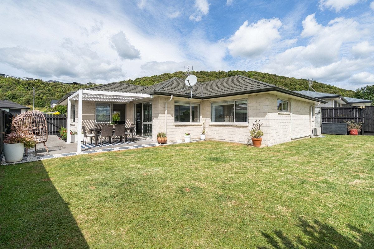 14 Rochfort Crescent, Pyes Pa, Tauranga - Carousel 1