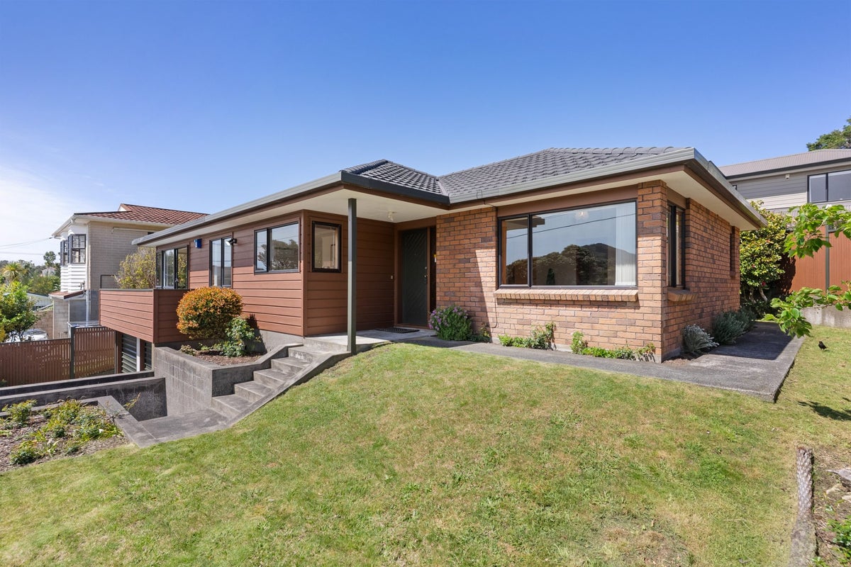 3 Henderson Street, Karori, Wellington - Carousel 2