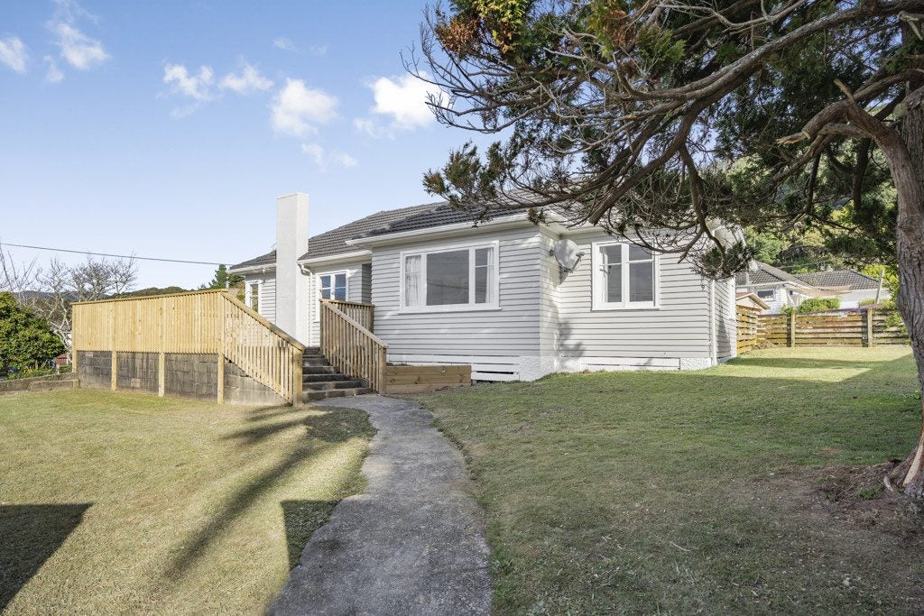 9 Puriri Street, Wainuiomata, Lower Hutt - Carousel 1