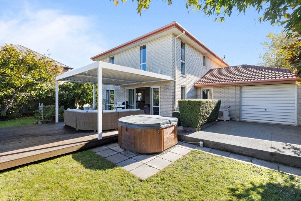 54 Willowview Drive, Redwood, Christchurch - Carousel 1