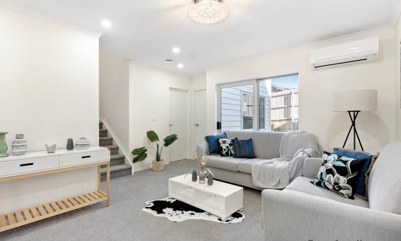 4B Bill Phillip Place, Clendon Park, Auckland - Carousel 1