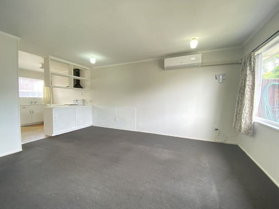 2/680 Pakuranga Road, Highland Park, Auckland - Carousel 1