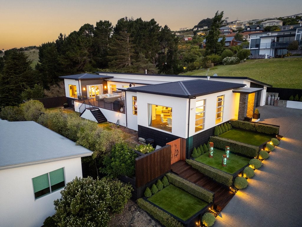 10 Peregrine Close, Mount Pleasant, Christchurch - Carousel 1