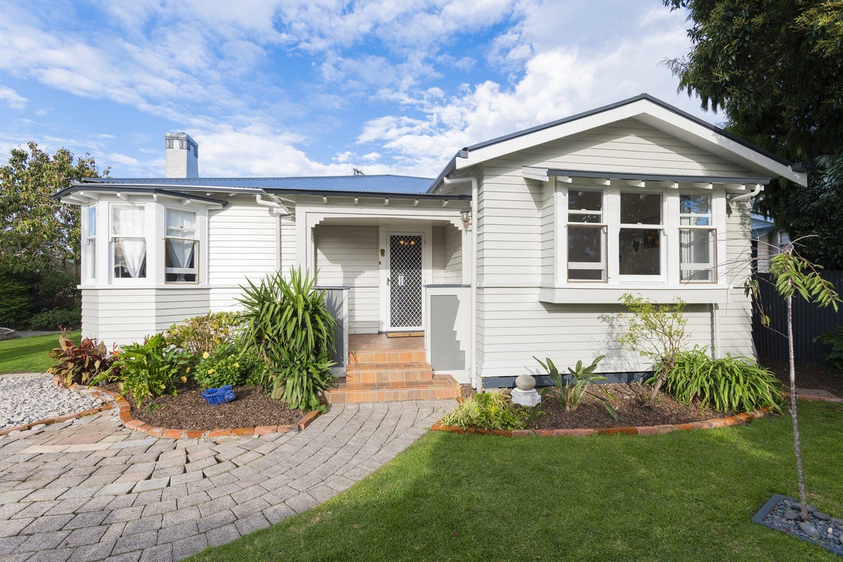 2 Parau Street, Kaiti, Gisborne - Carousel 1