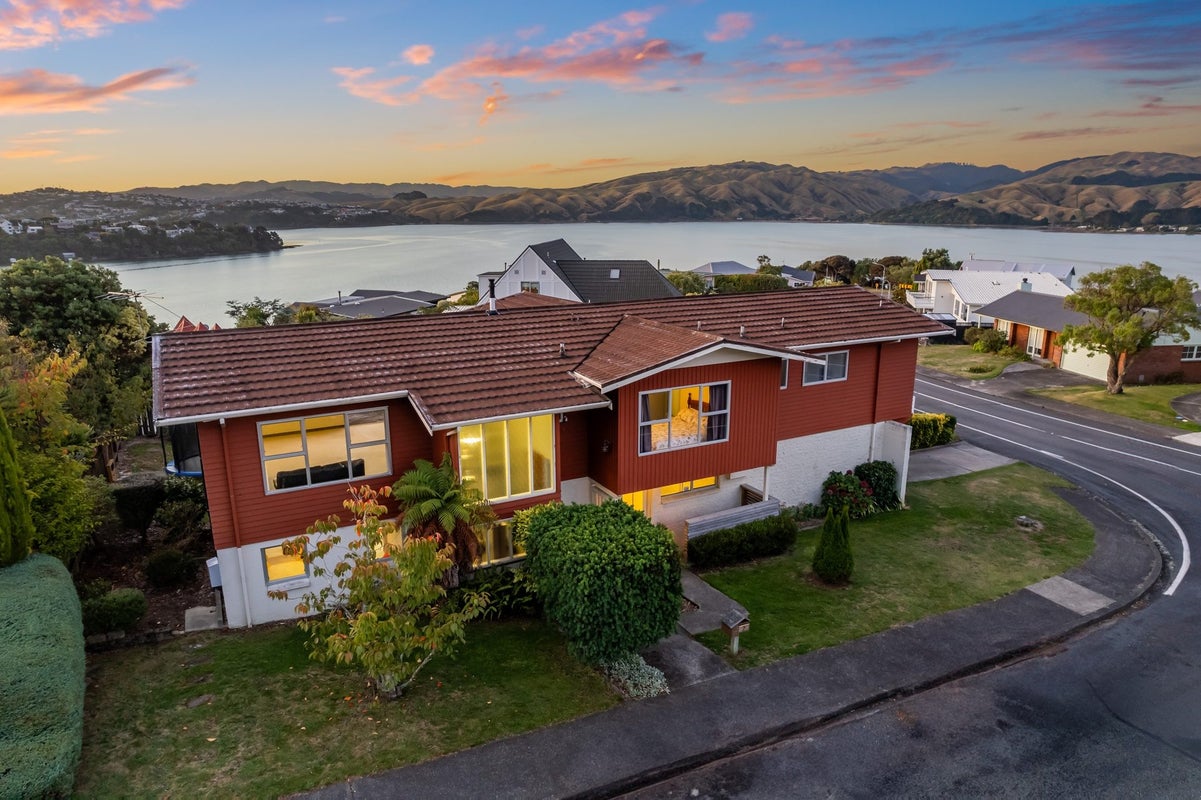 2 Leeward Drive, Whitby, Porirua - Carousel 1