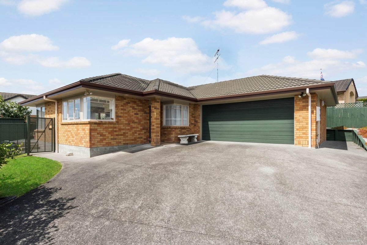 9 Rush Creek Drive, Westgate, Auckland - Carousel 1