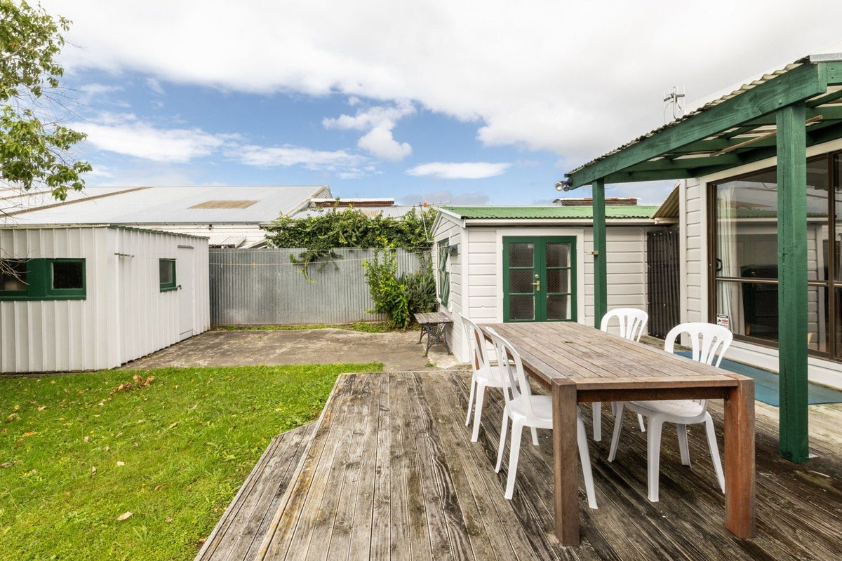1117 Karamu Road North, Mayfair, Hastings - Carousel 2