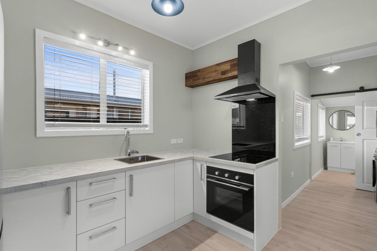 12 Somerset Crescent, Spreydon, Christchurch - Carousel 2