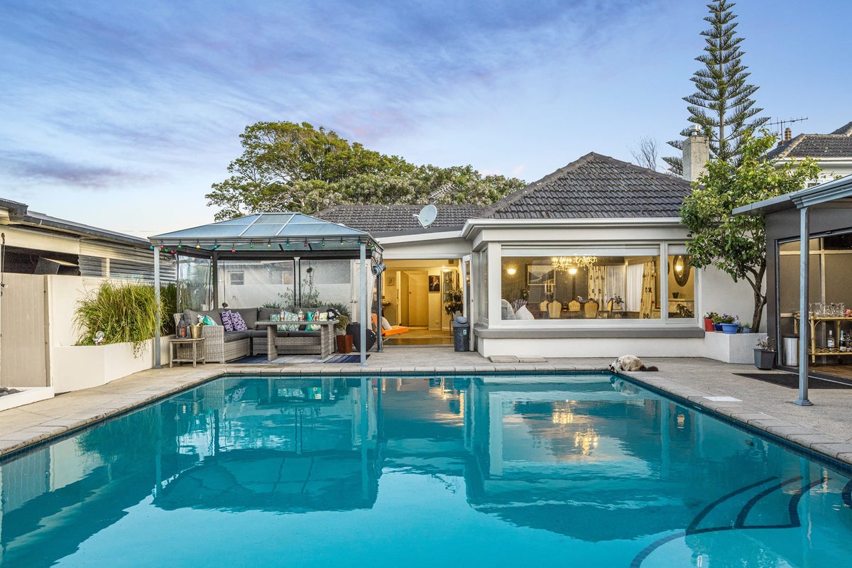 122 Campbell Road, One Tree Hill, Auckland - Carousel 1