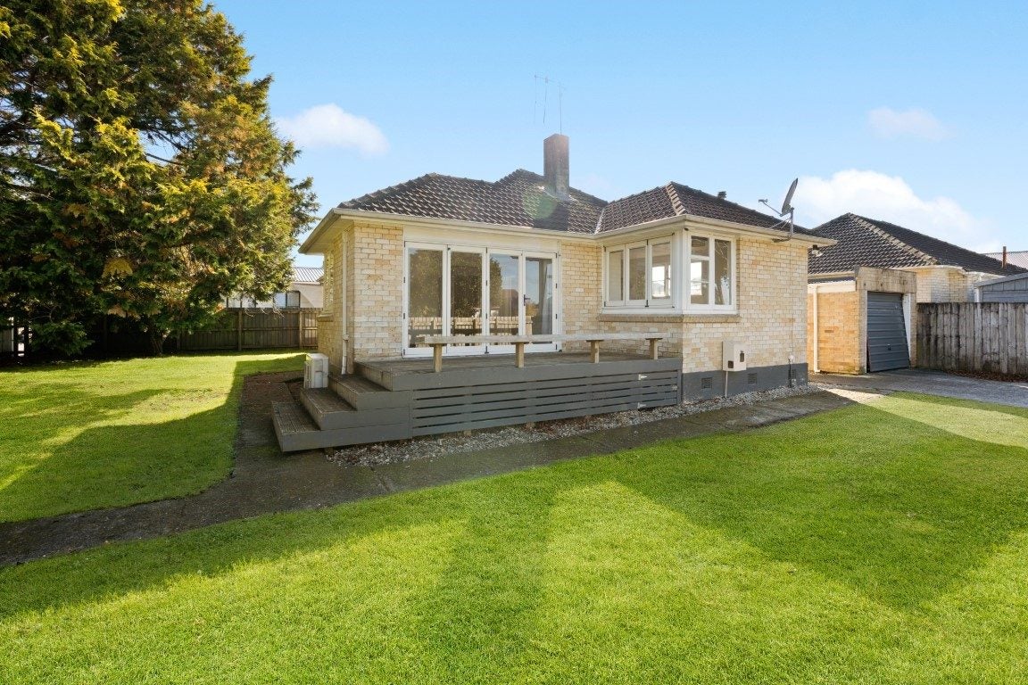 2 Kenney Crescent, Fairfield, Hamilton - Carousel 1
