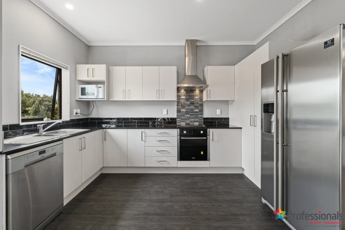 41 Becker Drive, Weymouth, Auckland - Carousel 2