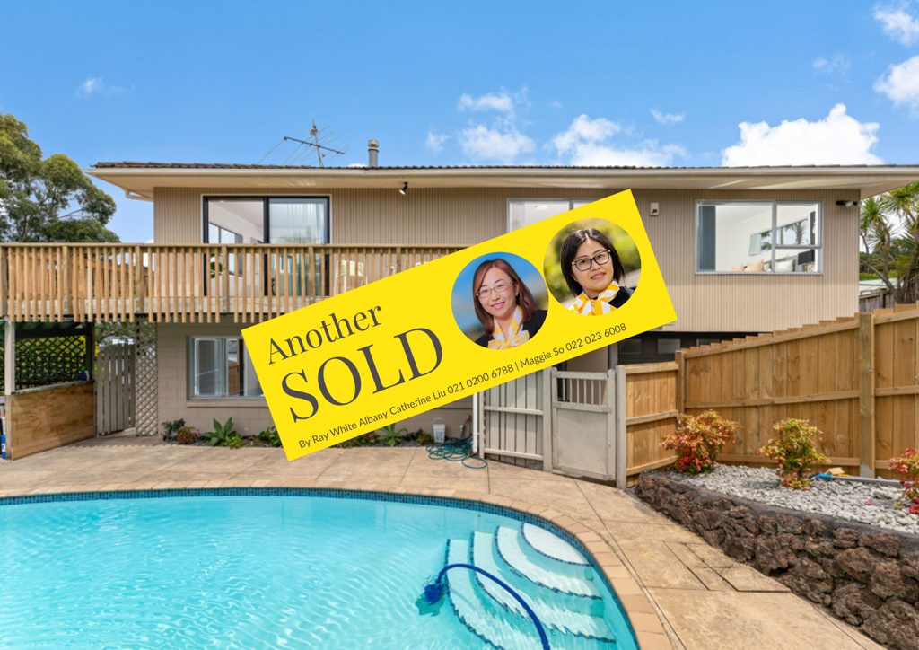 13 Helvetia Drive, Browns Bay, Auckland - Carousel 1