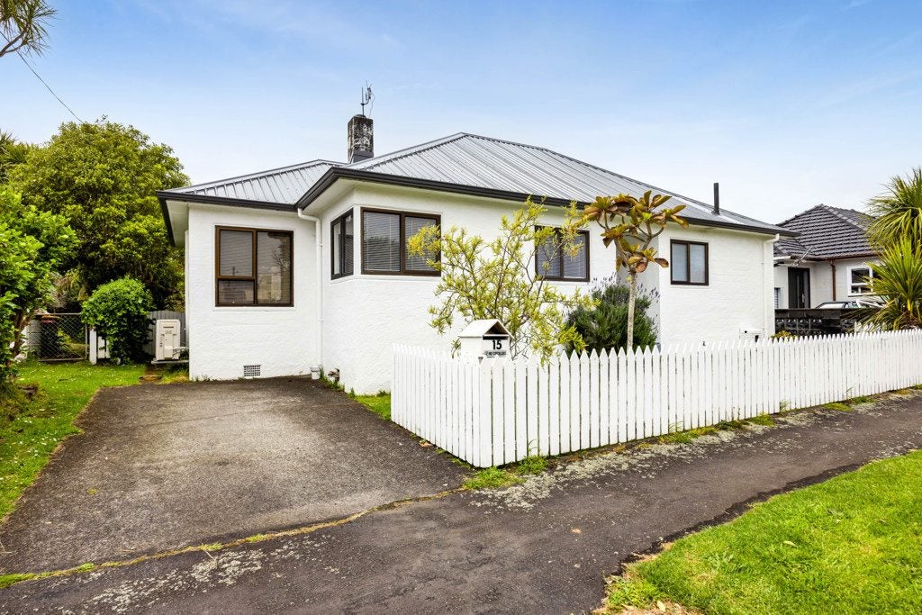 15 Wrantage Street, Westown, New Plymouth - Carousel 1