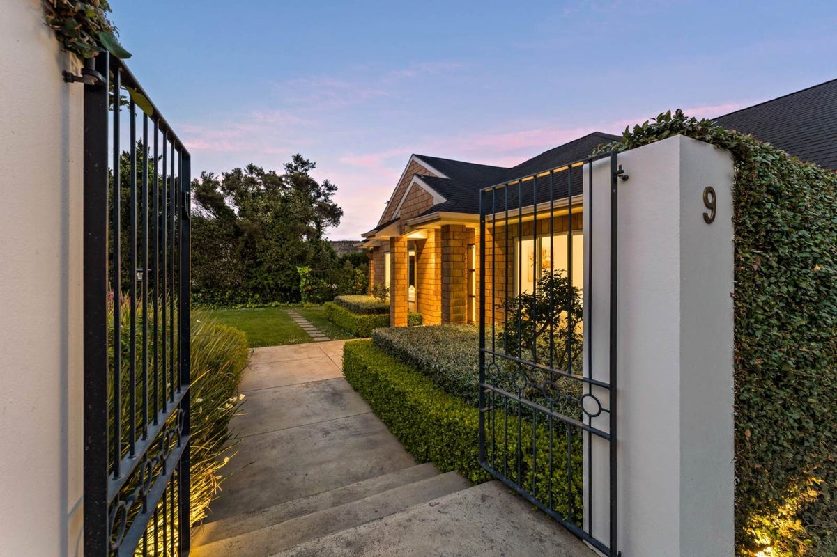 9 Faith Grove, Greenhithe, Auckland - Carousel 2