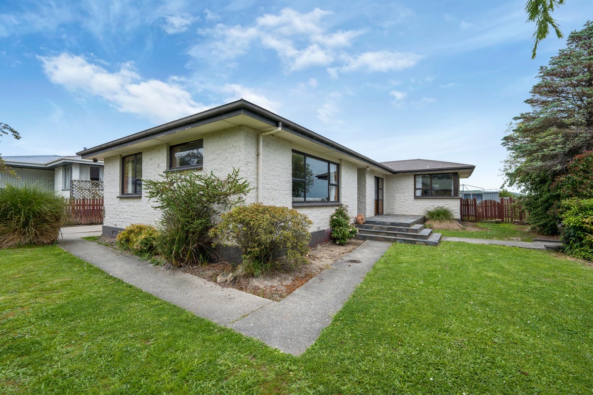 82 Walker Crescent, East Gore, Gore - Carousel 1