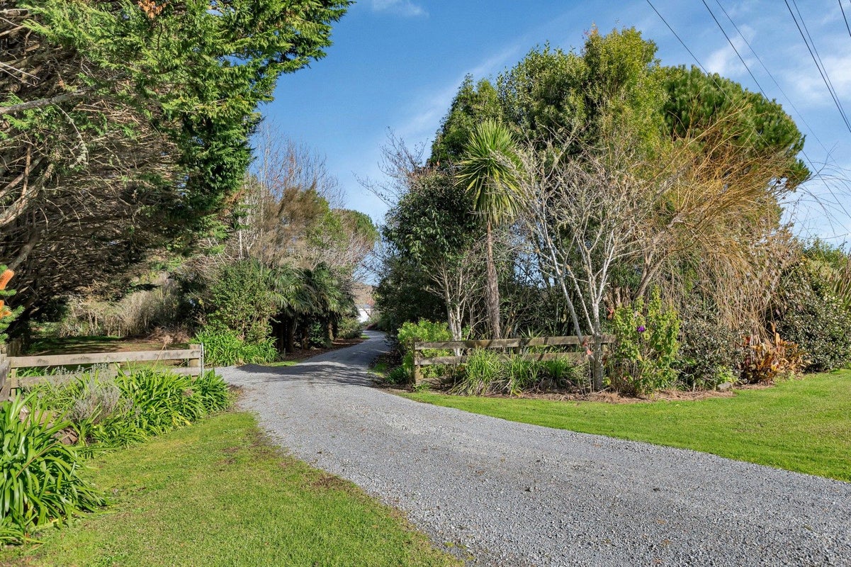 86 Main Road, Kamo - Carousel 21
