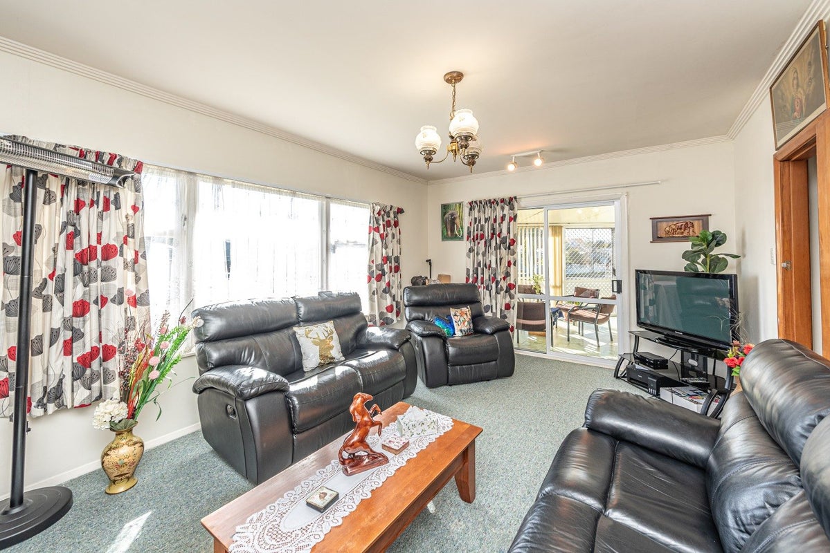 27 Fitzherbert Avenue, Springvale, Whanganui - Carousel 2