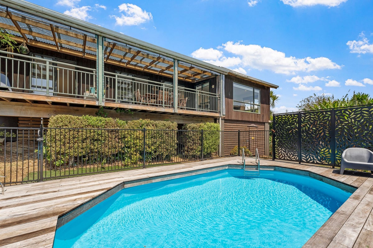 7 Hawaiian Parade, Arkles Bay, Whangaparaoa - Carousel 2