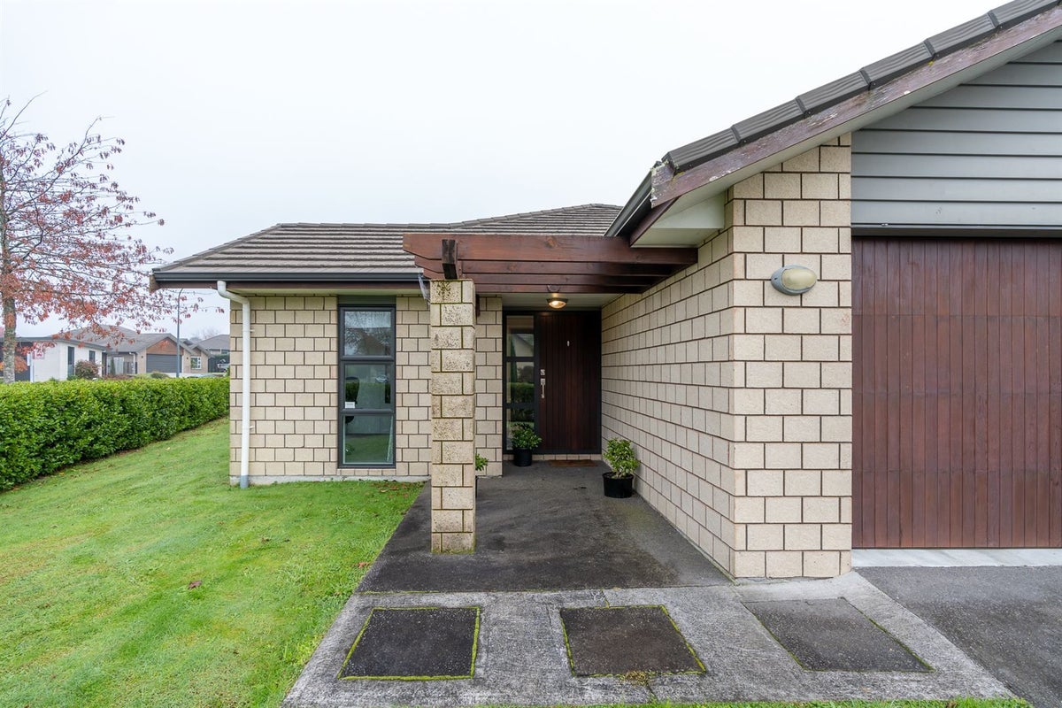 1 Keston Crescent, Flagstaff, Hamilton - Carousel 22