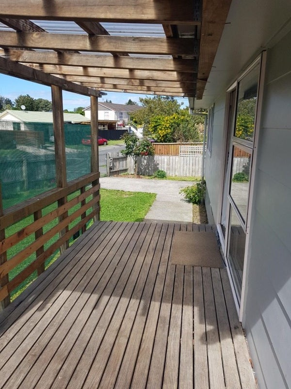 4 Pine Avenue, Bader, Hamilton - Carousel 1