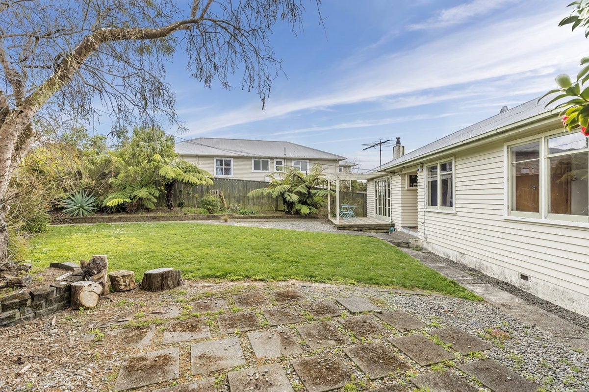 17 Kereru Bend, Tawa, Wellington - Carousel 2