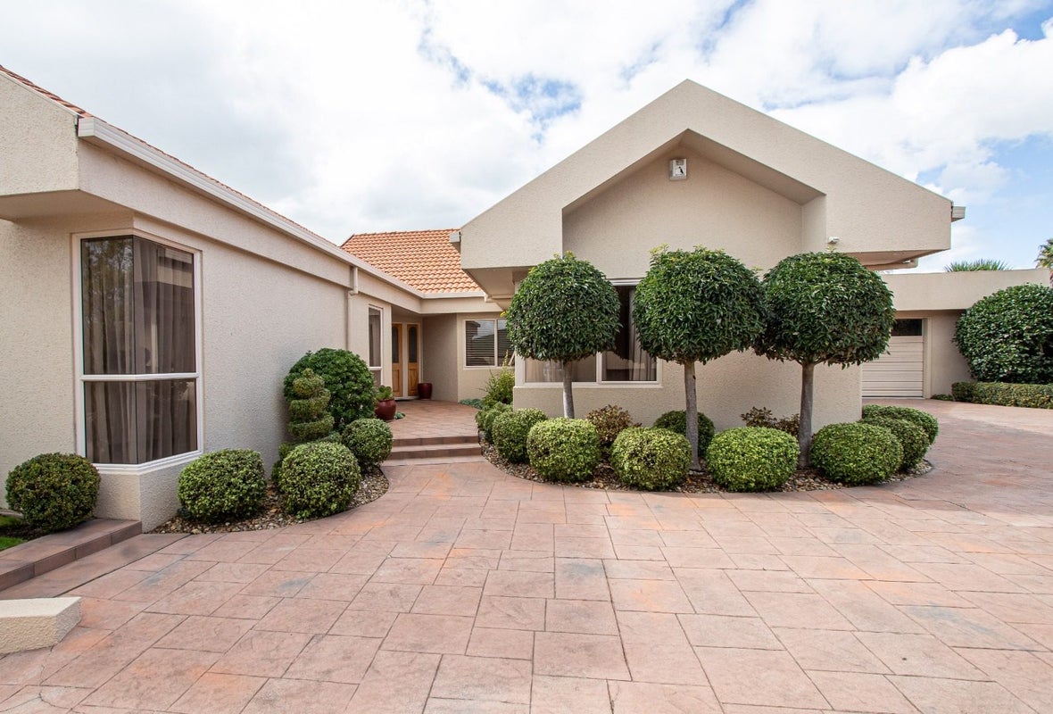 28 Harrowfield Drive, Harrowfield, Hamilton - Carousel 1