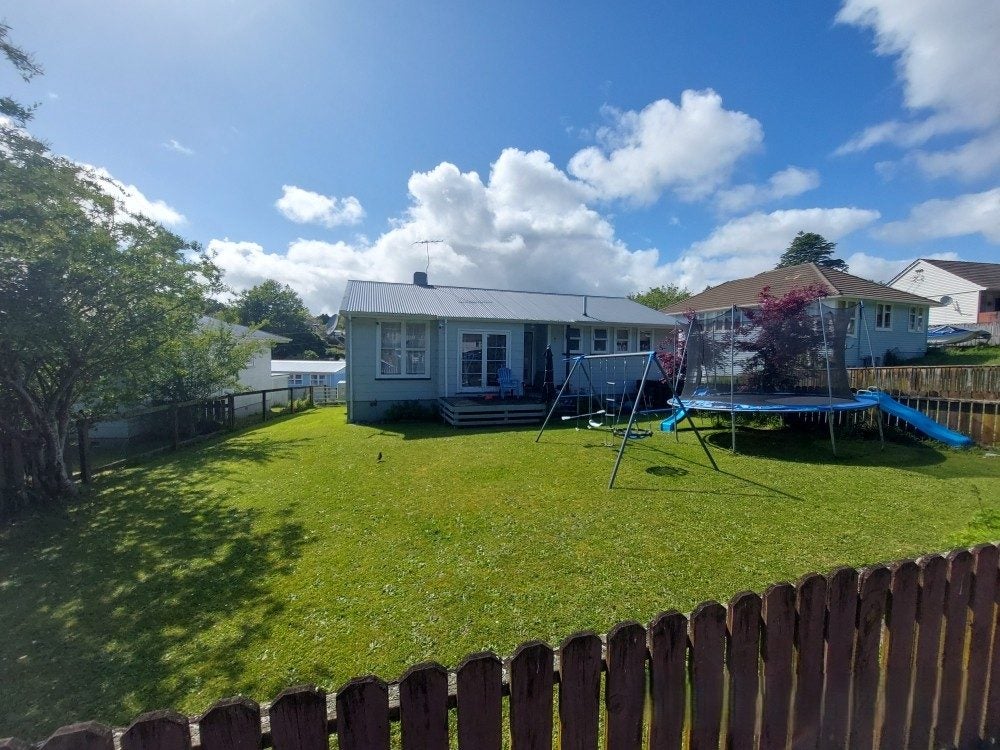 51 Glenpark Avenue, Frankleigh Park, New Plymouth - Carousel 15
