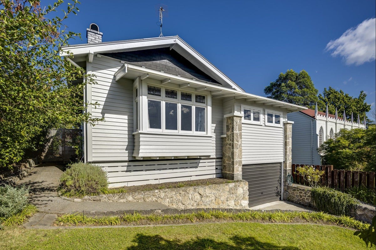 82 Napier Terrace, Hospital Hill, Napier - Carousel 1