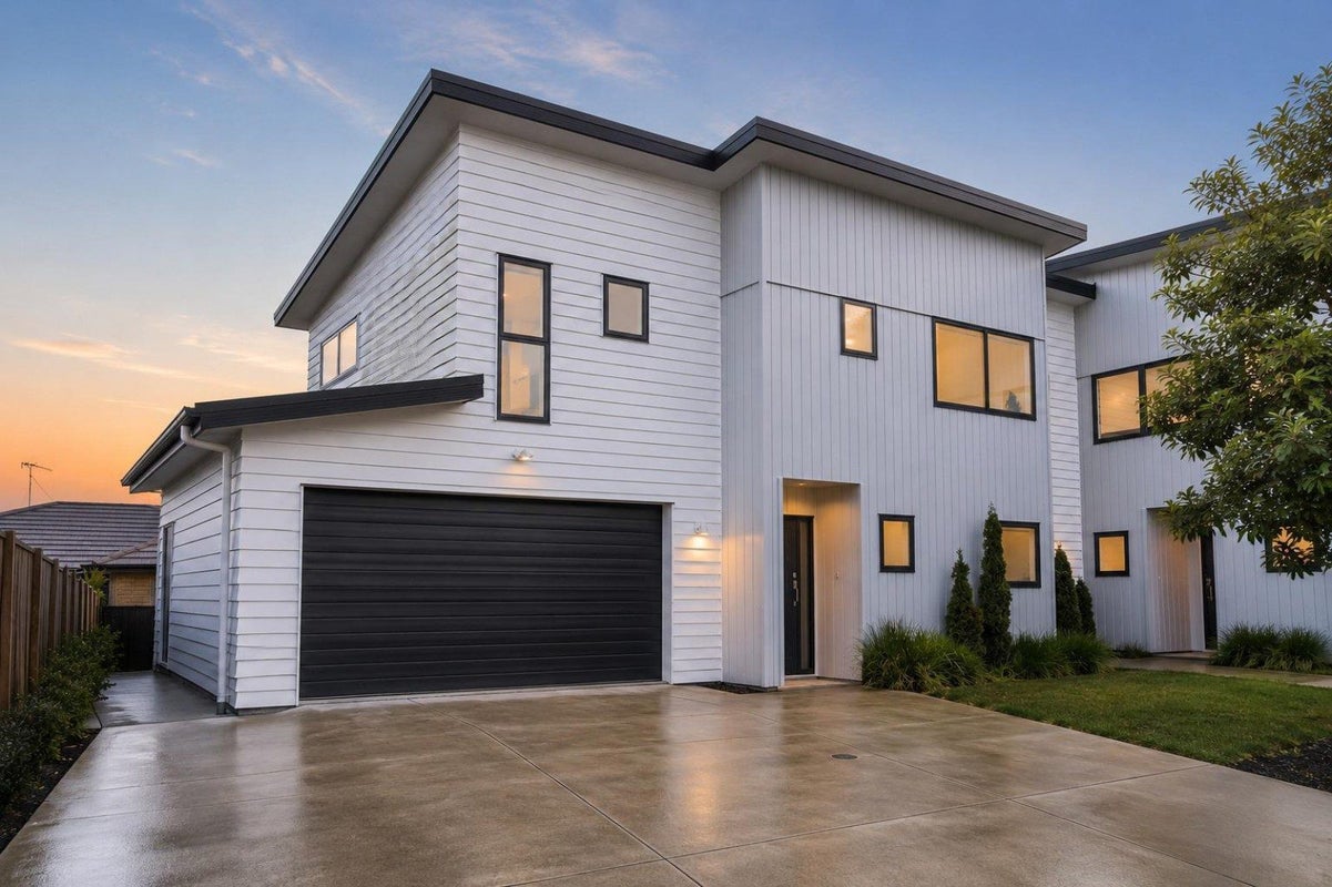 6/2 Lambert Court, Glenview, Hamilton - Carousel 1