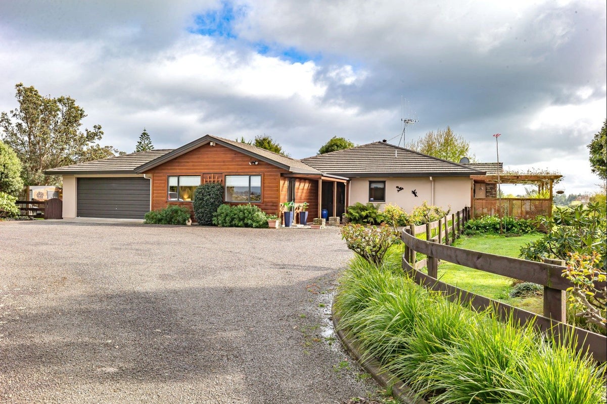 138 Muhunoa Road, OHAU, LEVIN - Carousel 1