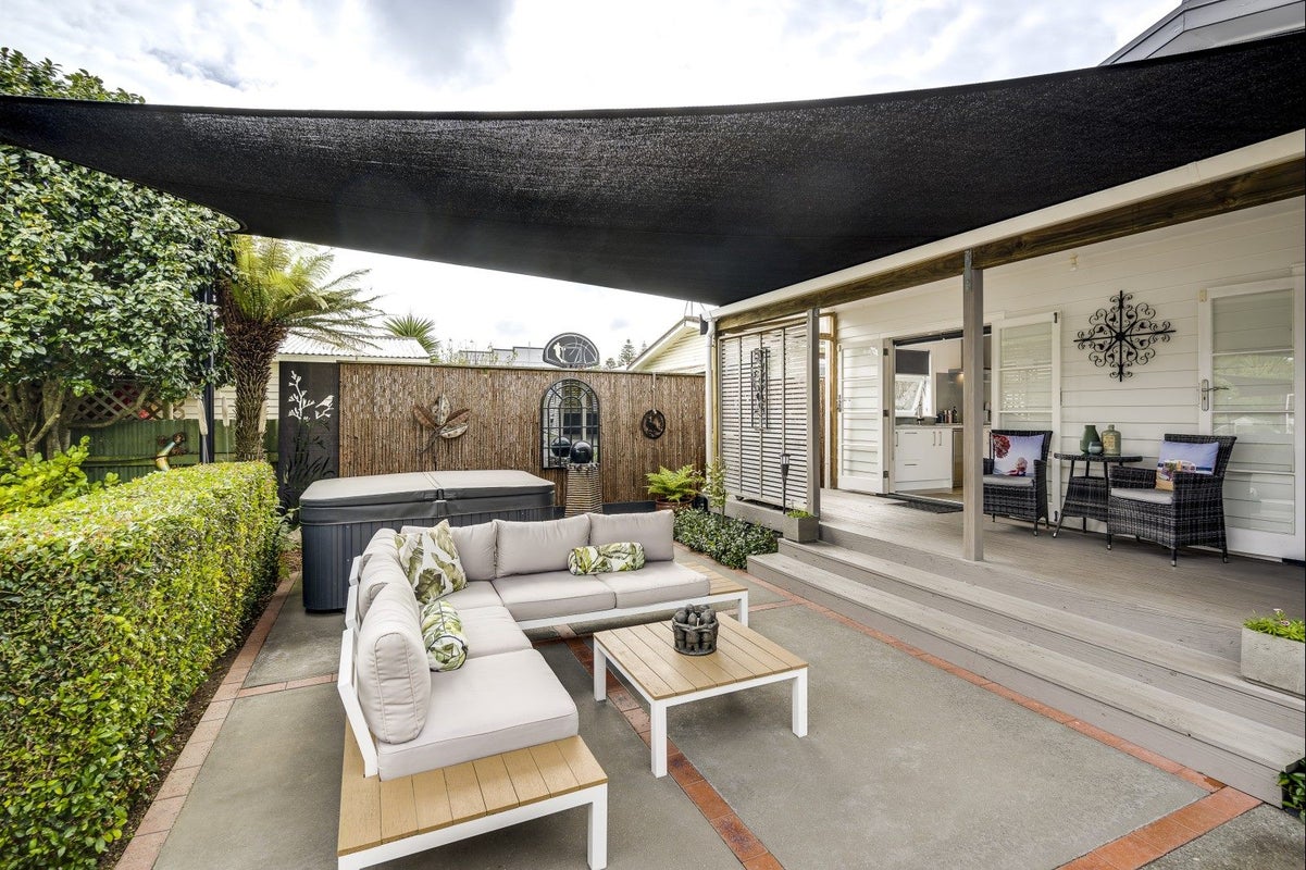 27 Te Awa Avenue, Te Awa, Napier - Carousel 2