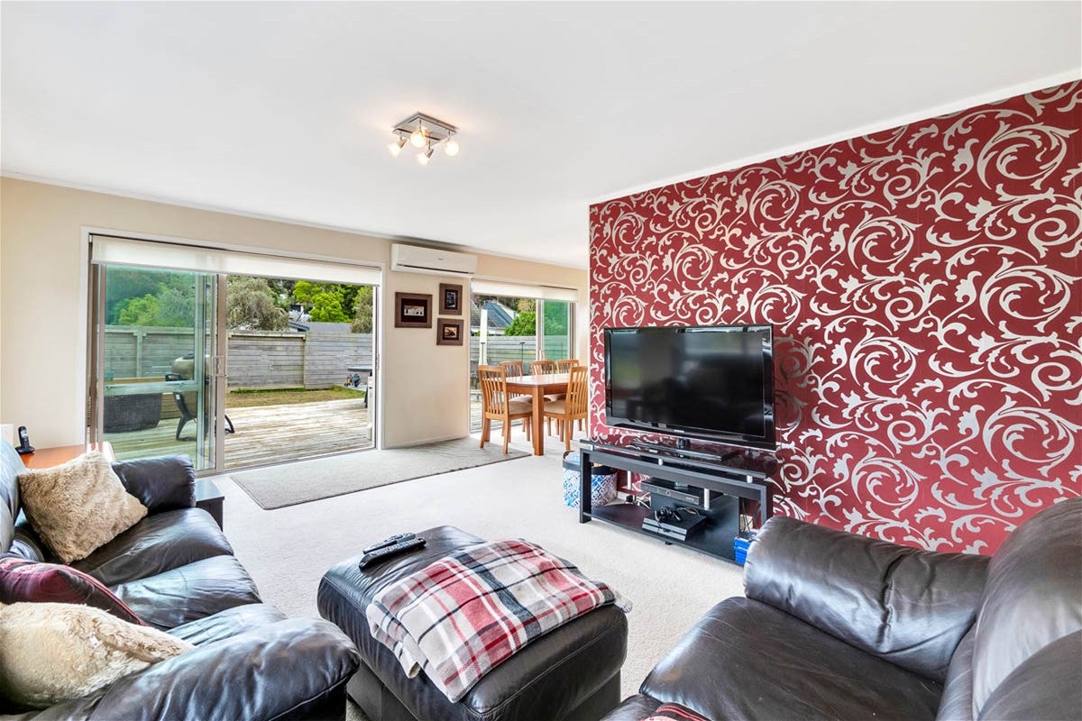 22 Scarlock Avenue, Browns Bay, Auckland - Carousel 2