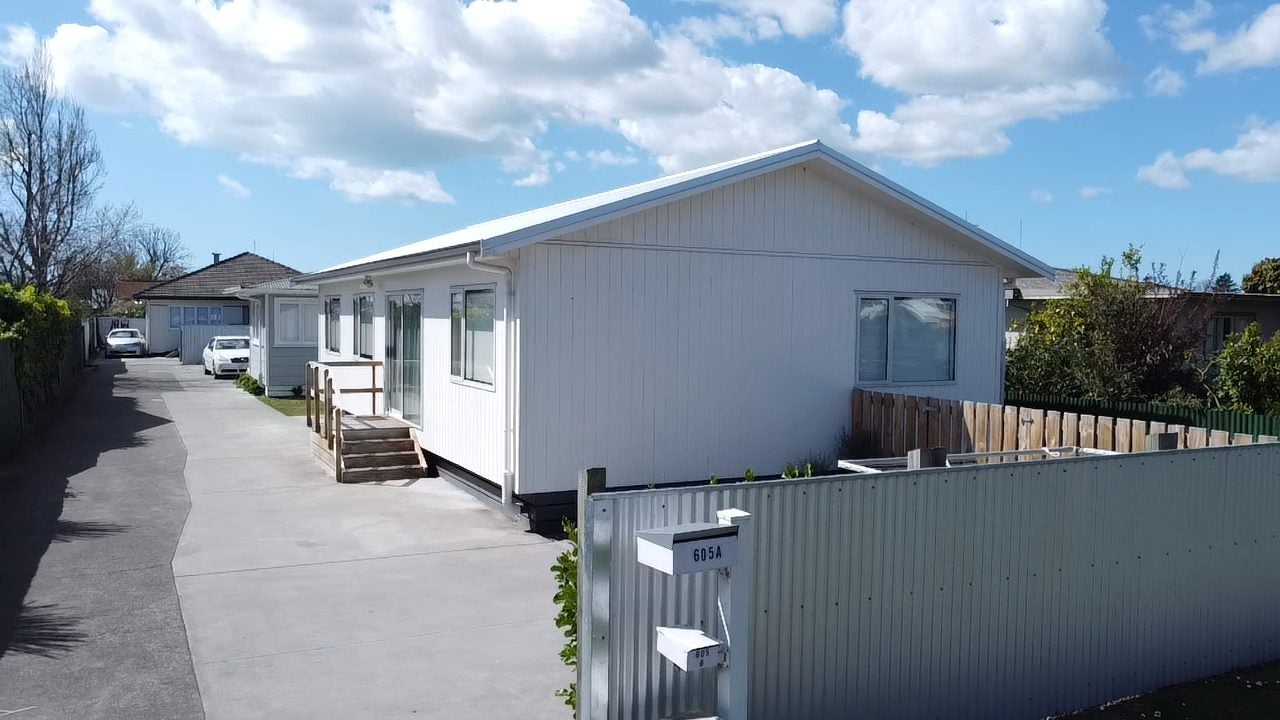 605A Queen Street West, Saint Leonards, Hastings - Carousel 2