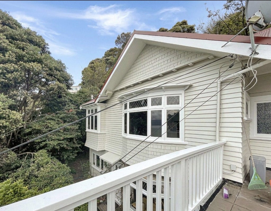 1/89 Barnard Street, Wadestown, Wellington - Carousel 1