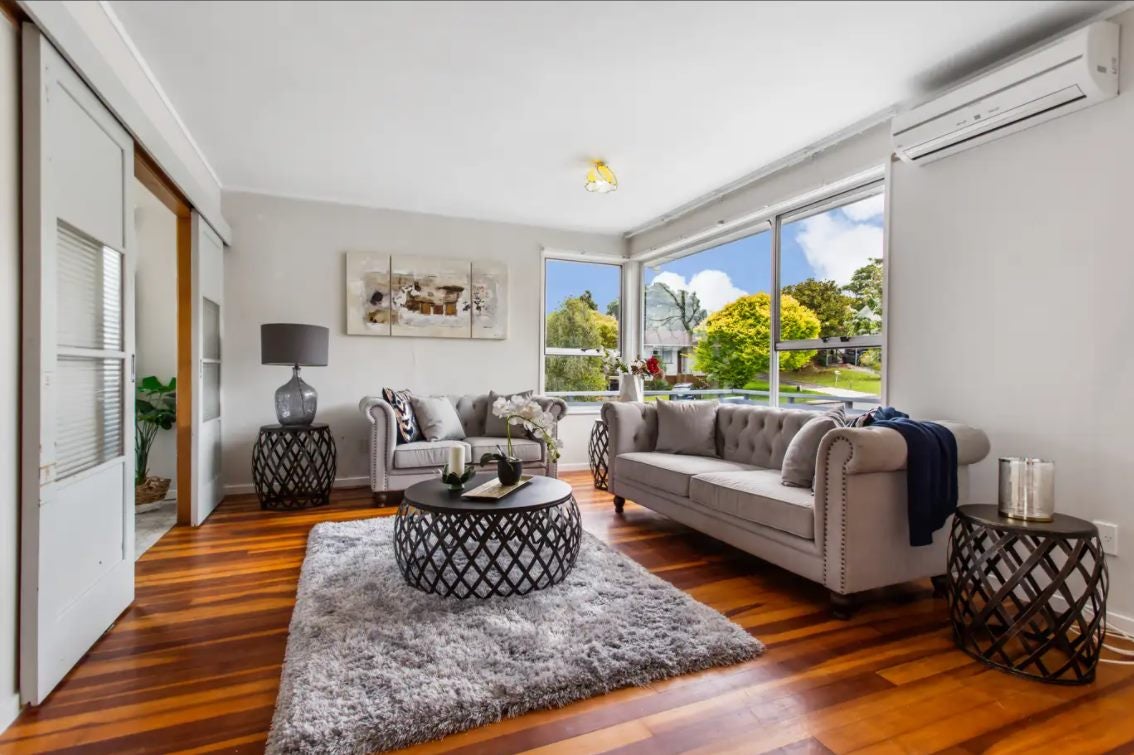 15 Cliff View Drive, Green Bay, Auckland - Carousel 2