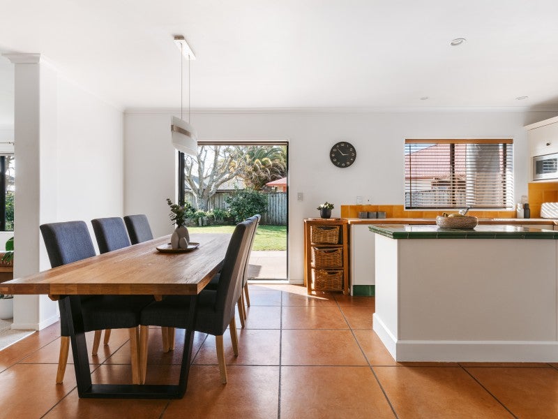 15 Lamia Grove, Papamoa Beach, Papamoa - Carousel 2