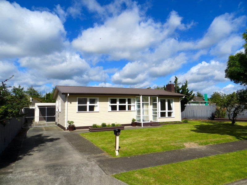 53 Exeter Crescent, Takaro, Palmerston North - Carousel 1