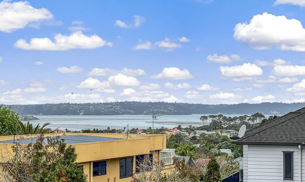 20 Belleaire Court, West Harbour, Auckland - Carousel 2