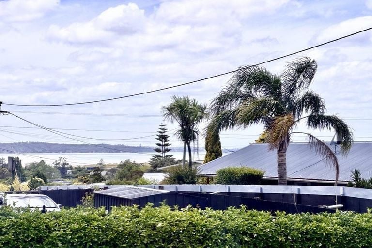 1/19 FAIRLEA Road, Te Atatu South, Auckland - Carousel 15