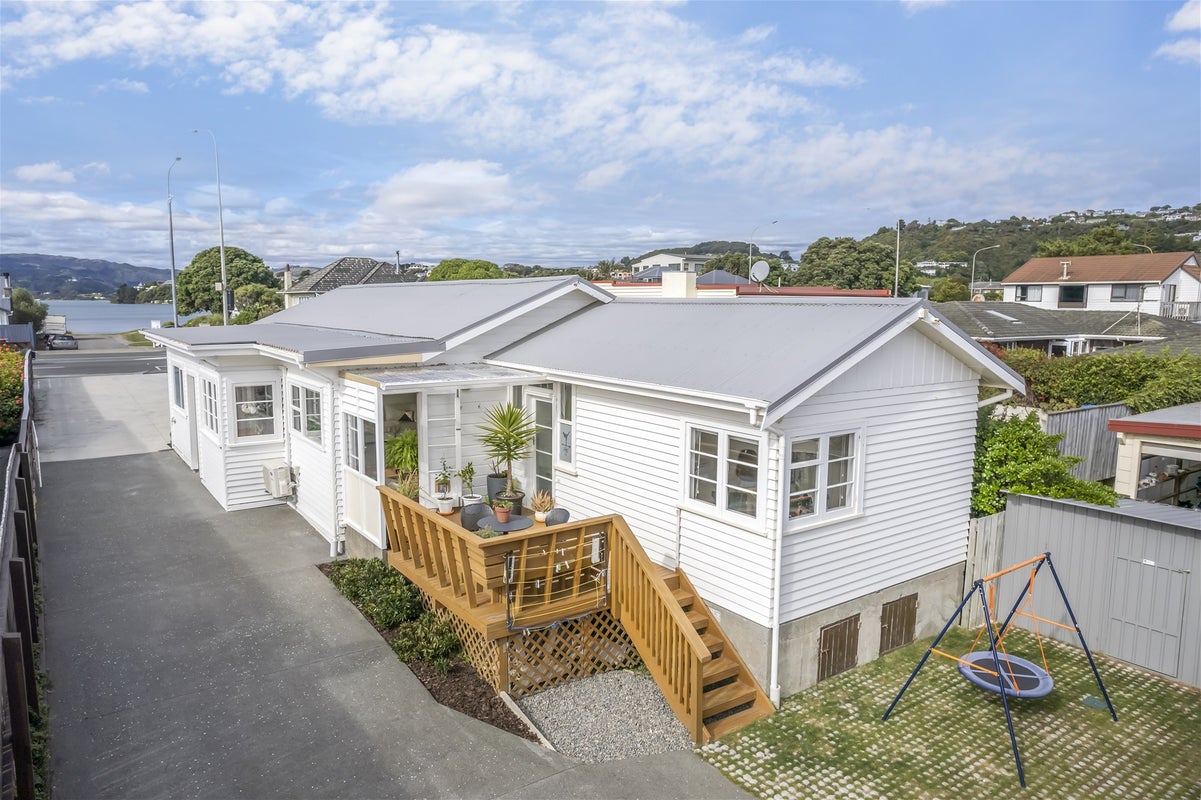 29 Mana Esplanade, Paremata, Porirua - Carousel 1
