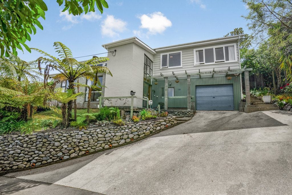 19 Vista Crescent, Maoribank, Upper Hutt - Carousel 26