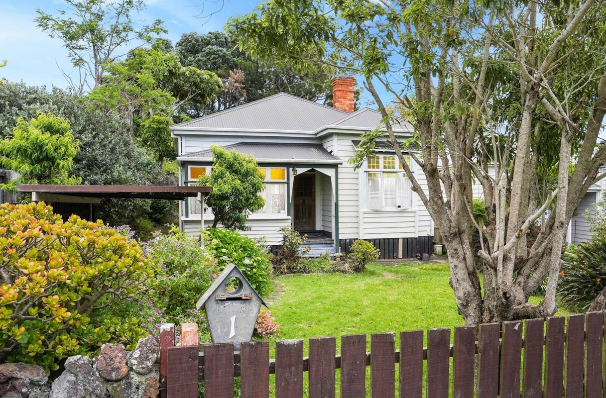 1 Cautley Street, Stanley Point, Auckland - Carousel 1