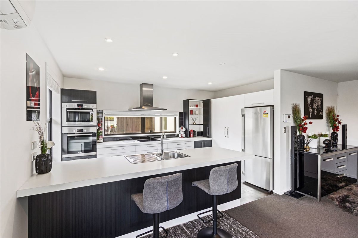 15 Josephine Crescent, Aidanfield, Christchurch - Carousel 1