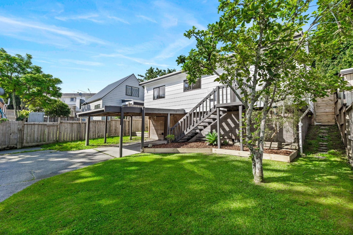 3/6 Makora Road, Massey, Auckland - Carousel 1