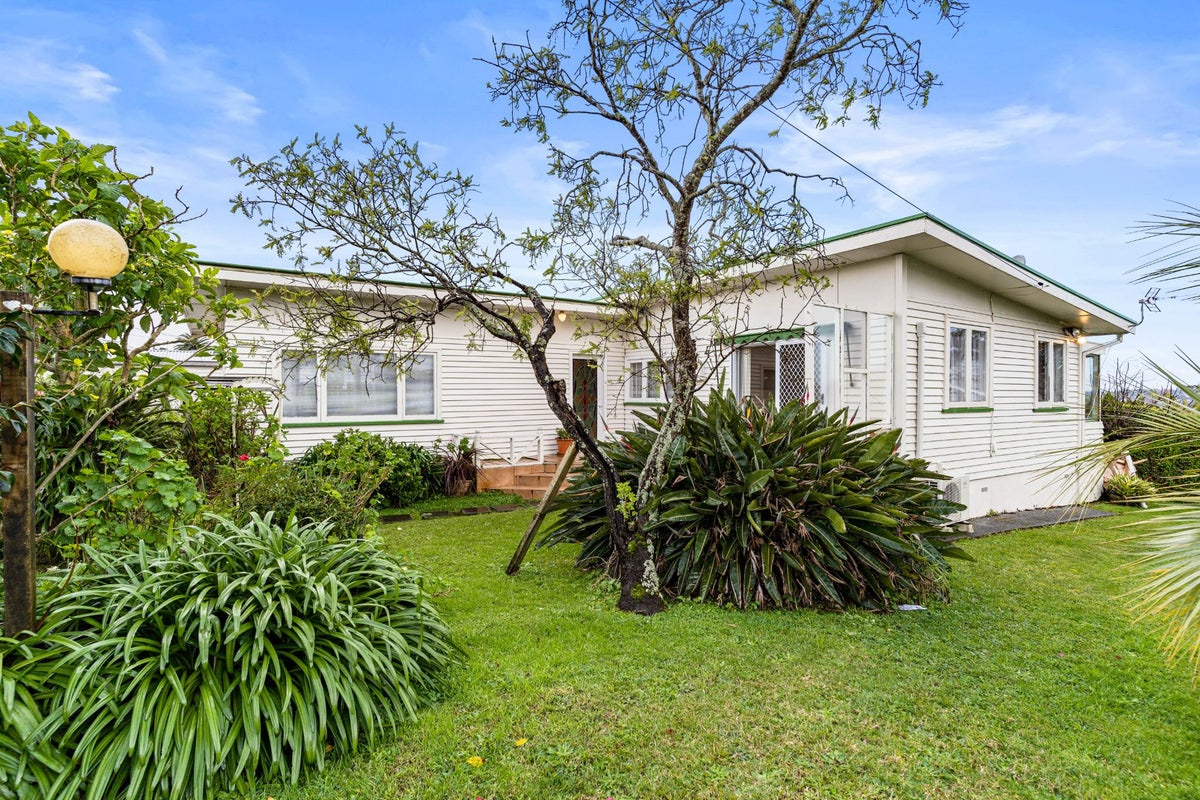 206 Sturges Road, Henderson, Auckland - Carousel 1