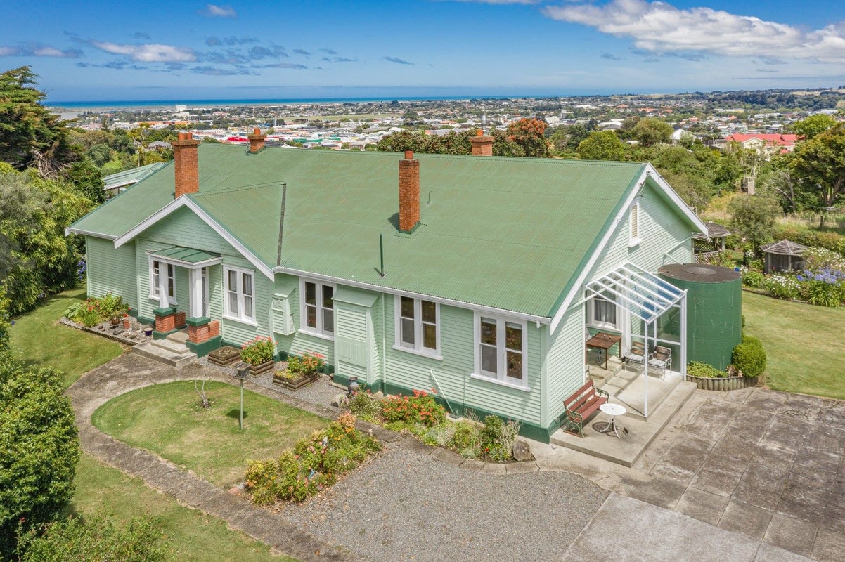 34 Shakespeare Road, Bastia Hill, Whanganui - Carousel 1