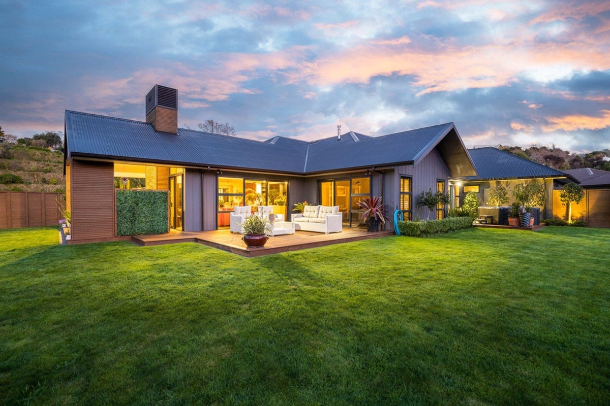 10 Pike Place, Ferndale, New Plymouth - Carousel 1