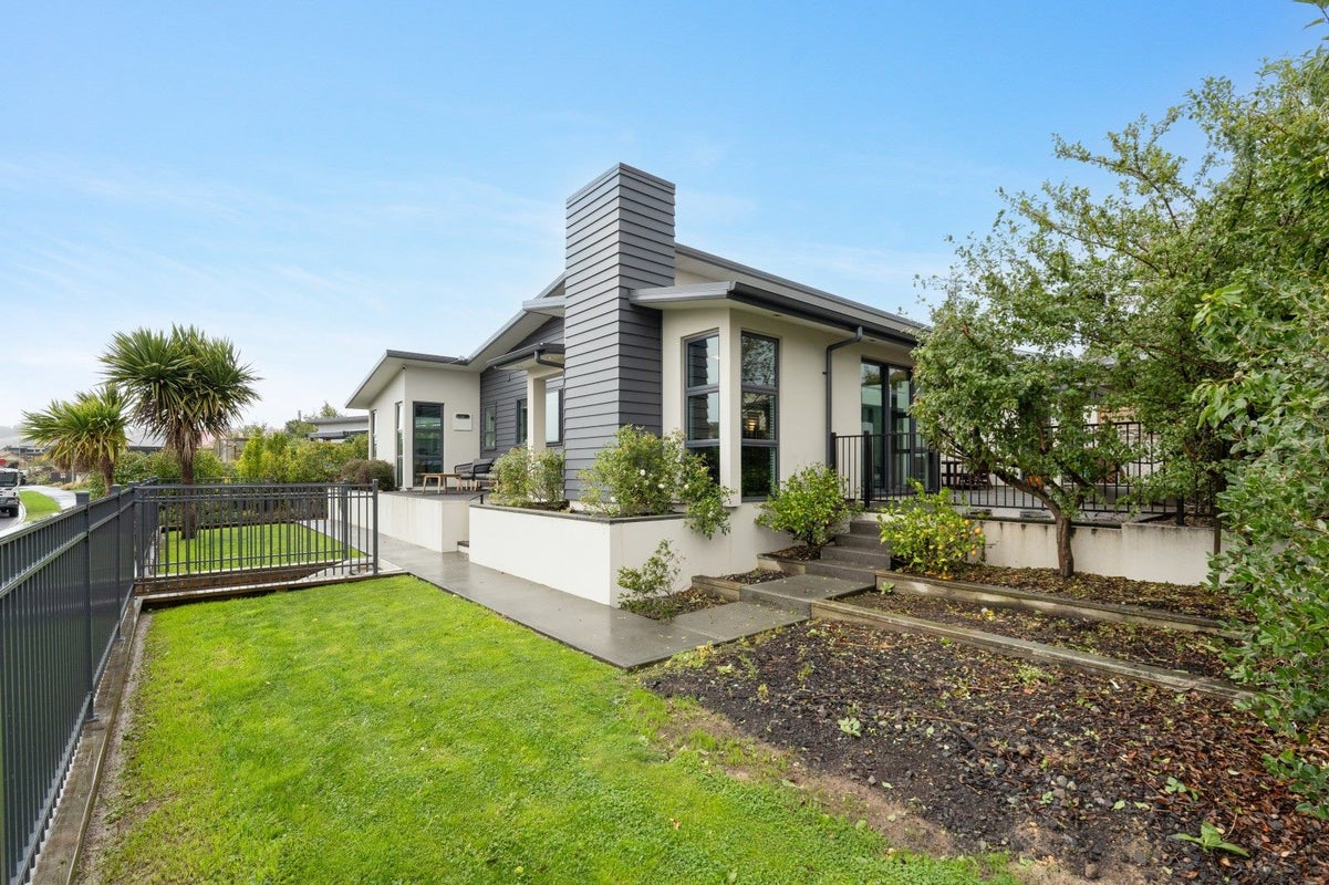26 Grandvista Drive, Green Island, Dunedin - Carousel 1