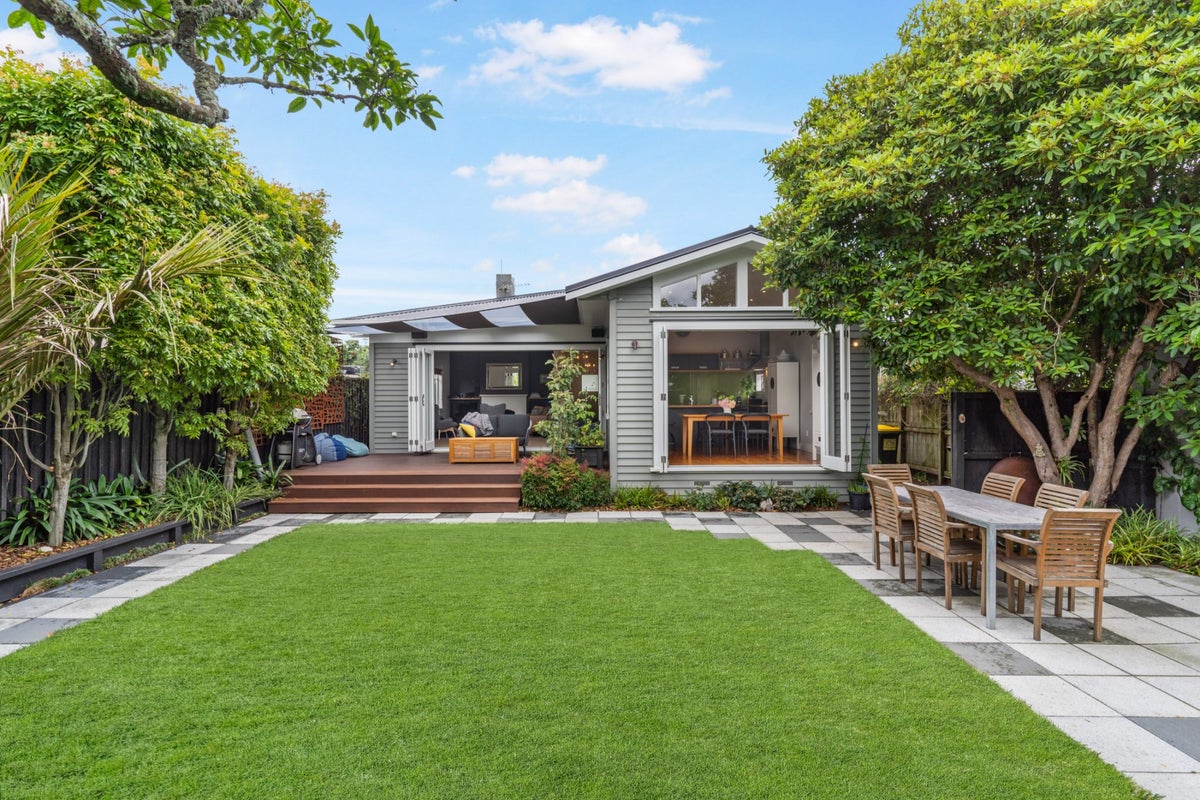 1 Oban Road, Westmere, Auckland - Carousel 2